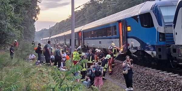 630 Menschen bleiben in Zug in der Prignitz ohne Klimaanlage stecken: Drei Menschen im Krankenhaus