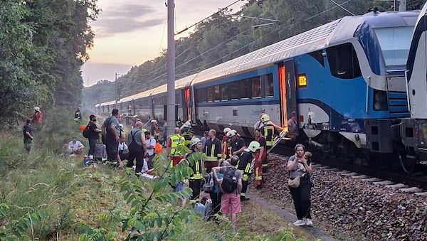 630 Menschen bleiben in Zug in der Prignitz ohne Klimaanlage stecken: Drei Menschen im Krankenhaus