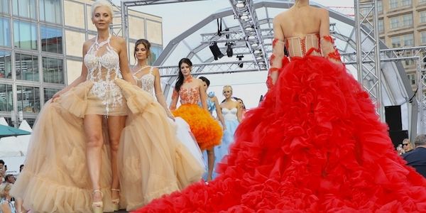 Die Fashion Week startet mit einem Open-Air-Event auf dem Berliner Alexanderplatz