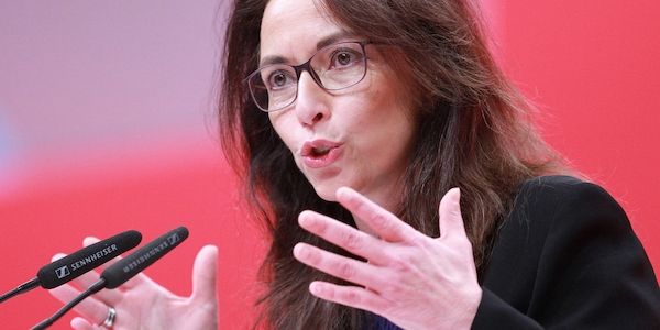 Fahimi verteidigt Rolle der Gewerkschaften in Reformdebatte