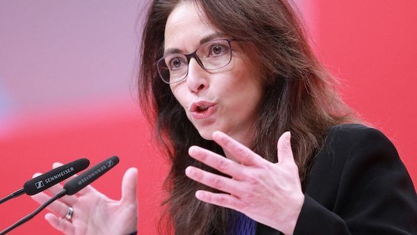 Fahimi verteidigt Rolle der Gewerkschaften in Reformdebatte