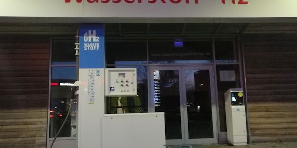 Schnieder sieht Fortschritte bei Wasserstoffnetz für Lkw