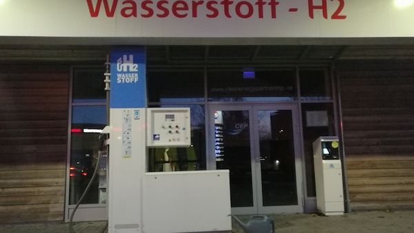 Schnieder sieht Fortschritte bei Wasserstoffnetz für Lkw