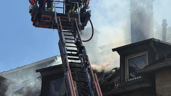 Sechs Verletzte bei Wohnungsbrand in Frankfurt-Gallus