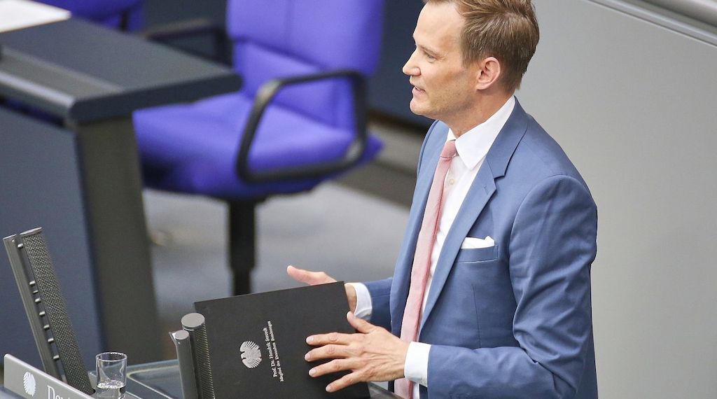 Streeck will Verbot von süßen Vape-Aromen