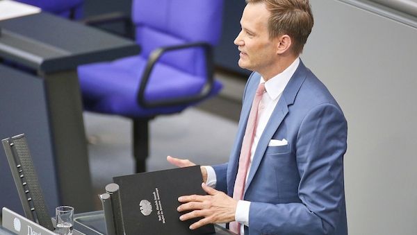 Streeck will Verbot von süßen Vape-Aromen