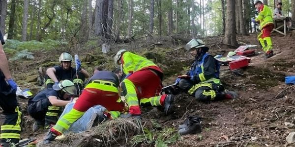 Mountainbiker nach Sturz in Dortmund-Syburg mit Hubschrauber gerettet
