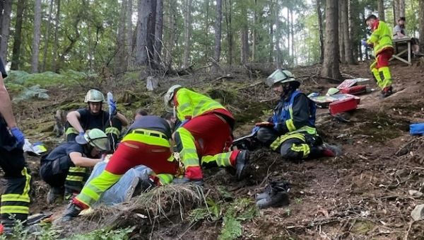 Mountainbiker nach Sturz in Dortmund-Syburg mit Hubschrauber gerettet