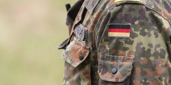 Hunderte Soldaten wechseln in Rüstungsindustrie