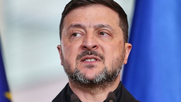 Selenskyj meldet Angriffe auf Ölanlagen bei St. Petersburg