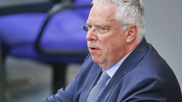 Unions-Außenexperte fordert härteren Nato-Kurs gegen Russland