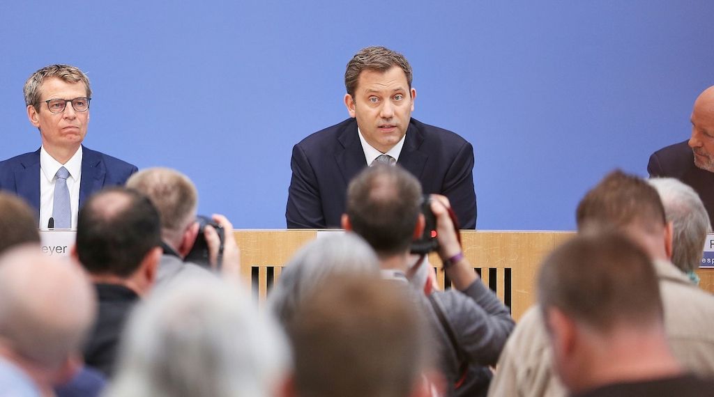 Bundesfinanzminister Klingbeil verteidigt Neuverschuldung mit Bundeswehr-Ausgaben