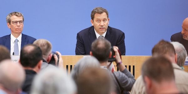 Bundesfinanzminister Klingbeil verteidigt Neuverschuldung mit Bundeswehr-Ausgaben