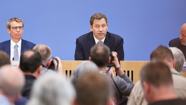 Bundesfinanzminister Klingbeil verteidigt Neuverschuldung mit Bundeswehr-Ausgaben