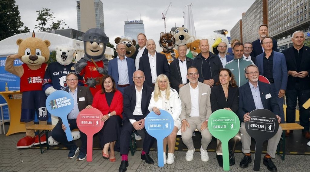 Prominenz aus Wirtschaft, Politik und Showbusiness beim Berliner Hoffest im Roten Rathaus