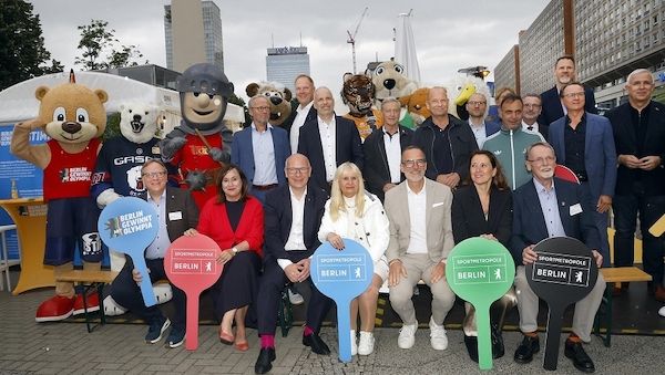 Prominenz aus Wirtschaft, Politik und Showbusiness beim Berliner Hoffest im Roten Rathaus