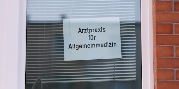 Studie: Jeder Dritte verzichtet nach KI-Einschätzung auf Arztbesuch