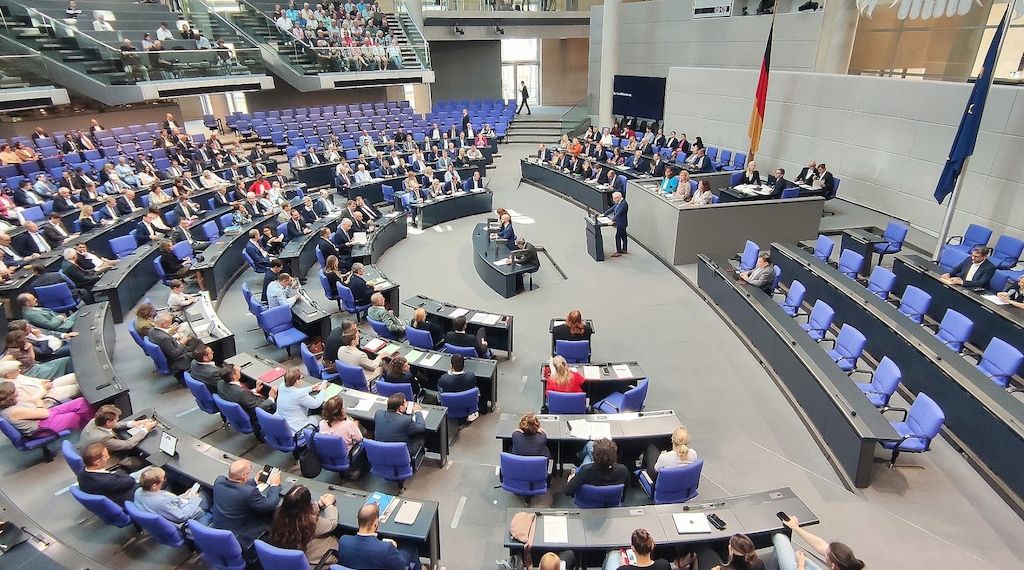 Bundestag stimmt für Krankenkassen-Sparpaket