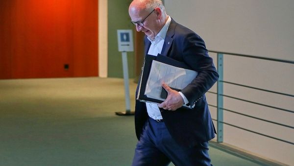 Künast stellt Wegners Eignung als Bürgermeister infrage