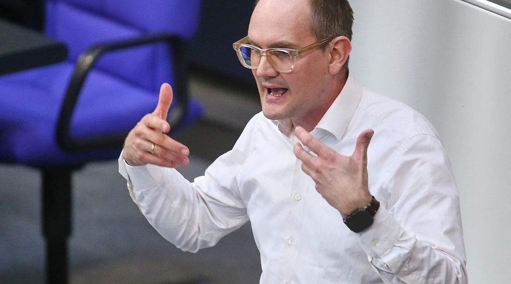 Grünen-Politiker Dahmen will Deutschland notfalls mit der Waffe verteidigen