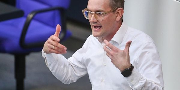 Grünen-Politiker Dahmen will Deutschland notfalls mit der Waffe verteidigen