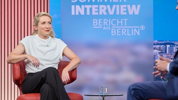 Linken-Chefin will "breite Bündnisse gegen diesen Sozialkahlschlag"