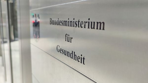 Bund hinterlegt 790 Millionen Euro für Masken-Klagen