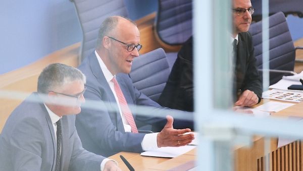 Merz gibt sich vor Hauptstadtpresse selbstzufrieden