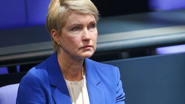 Schwesig bekräftigt Kritik an Einschnitten bei Unterhaltsvorschuss