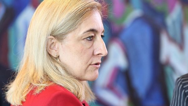 Warken kündigt weitere Sparmaßnahmen im Gesundheitswesen an
