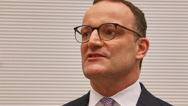 Grünen verlangen von Spahn Erklärung in Leihmutter-Debatte