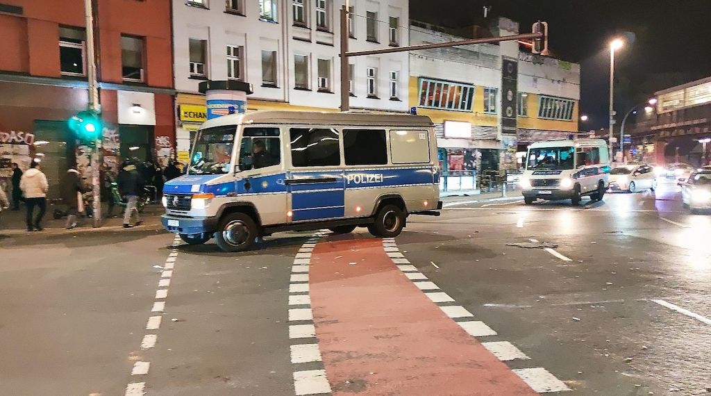 Festnahmen und Durchsuchungen in Berlin nach Schussabgaben