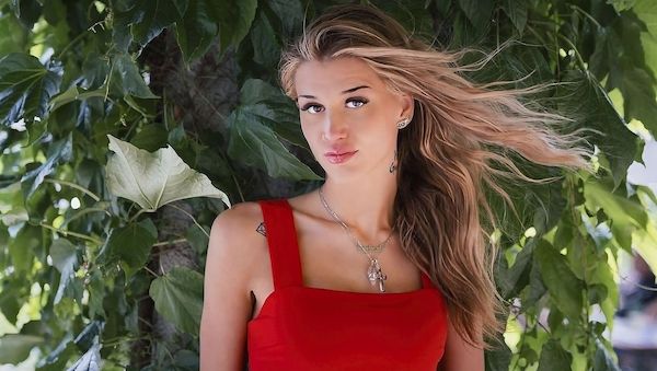 Das Model Kimberly ist für Catwalk, Fashion, Sport und Produkte buchbar