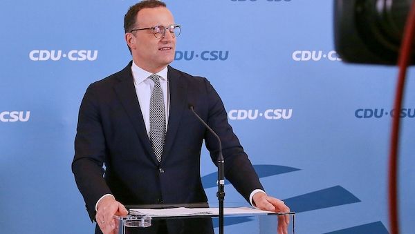 Strack-Zimmermann: Spahn wegen Leihmutterschaft nicht mehr tragbar