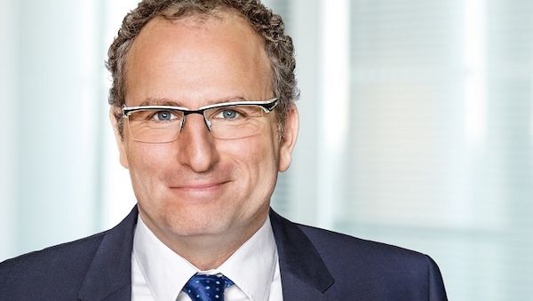 ARAG: Aktiv-Rechtsschutz mit Soforthilfe erhält Goldenen Bullen