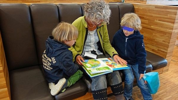 ARAG: Warum Lesen für Kinder so wichtig ist 