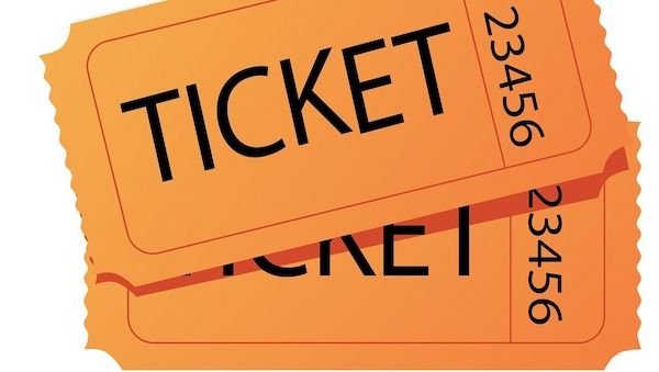 ARAG: Was beim Ticketkauf gilt und welche Versicherungen sinnvoll sein können