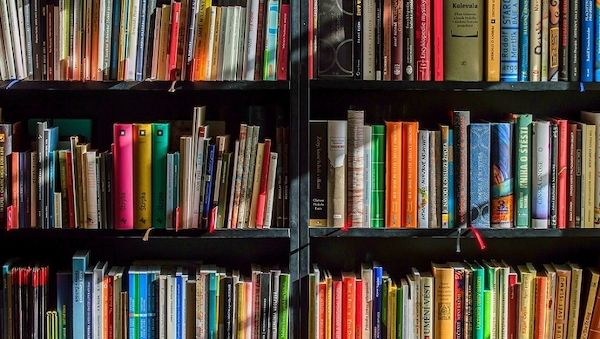 ARAG: Experten über die Bedeutung von Büchern
