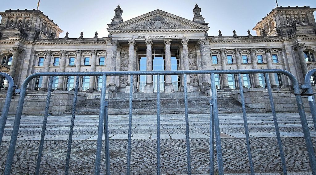 Karlsruhe weist AfD-Klage gegen "2G+-Regelung" im Bundestag ab