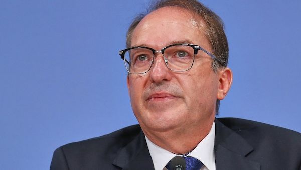 CSU-Landesgruppe will Dobrindt im Amt des Innenministers halten