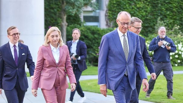 Linke kritisiert Merz` Kabinettsumbau scharf