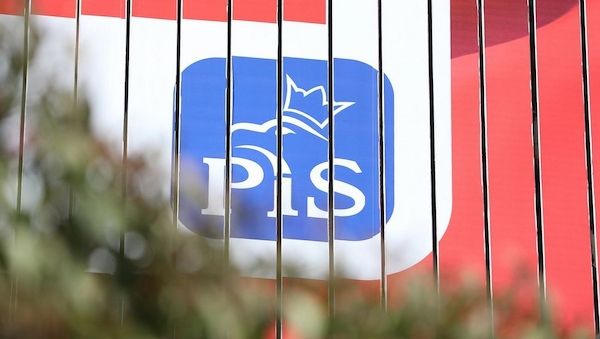 Über 30 Abgeordnete verlassen Polens PiS-Partei