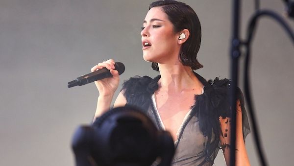 Gracie Abrams auf Platz eins der Album-Charts