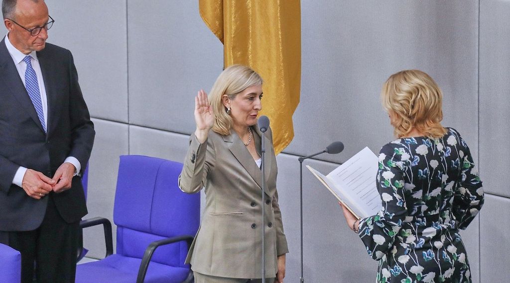 Experte: Minister-Vereidigung nach Sommerpause verfassungswidrig