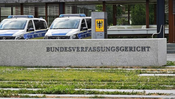 Verfassungsgericht bestätigt Arztvorbehalt für Eigenbluttherapie
