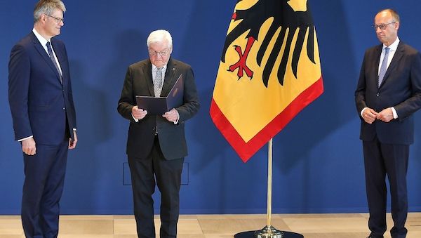 Steinmeier entlässt und ernennt von Merz benannte Minister