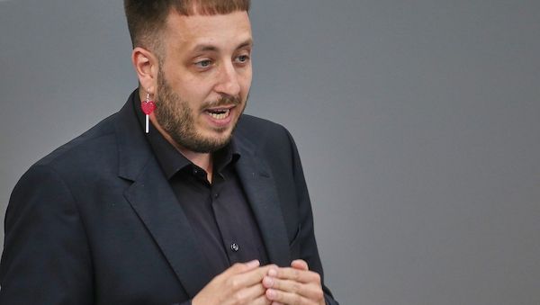 Linke kritisiert Kürzungen bei Demokratieförderung