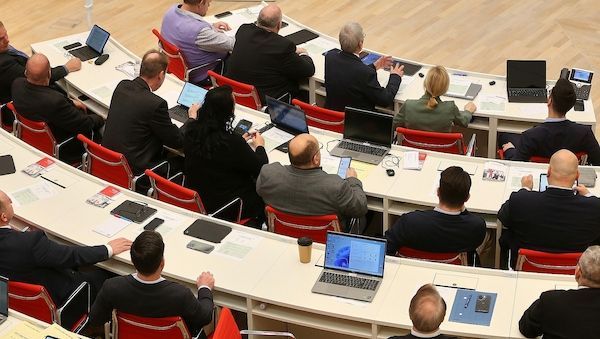 AfD erwirkt Einstweilige Verfügung gegen Springer: Verlag will Rechtsmittel prüfen