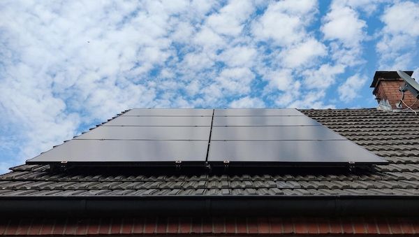 Photovoltaik-Ausbau auf Hamburgs öffentlichen Dächern erreicht Höchststand