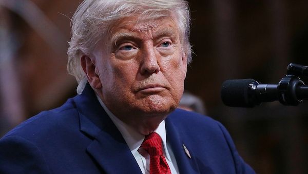 Trump setzt Iran-Angriffe aus und sieht Fortschritte für Abkommen